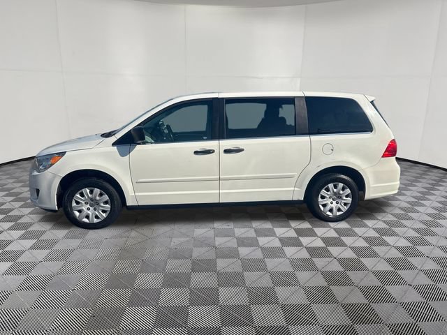 Used 2009 Volkswagen Routan S FWD image 2