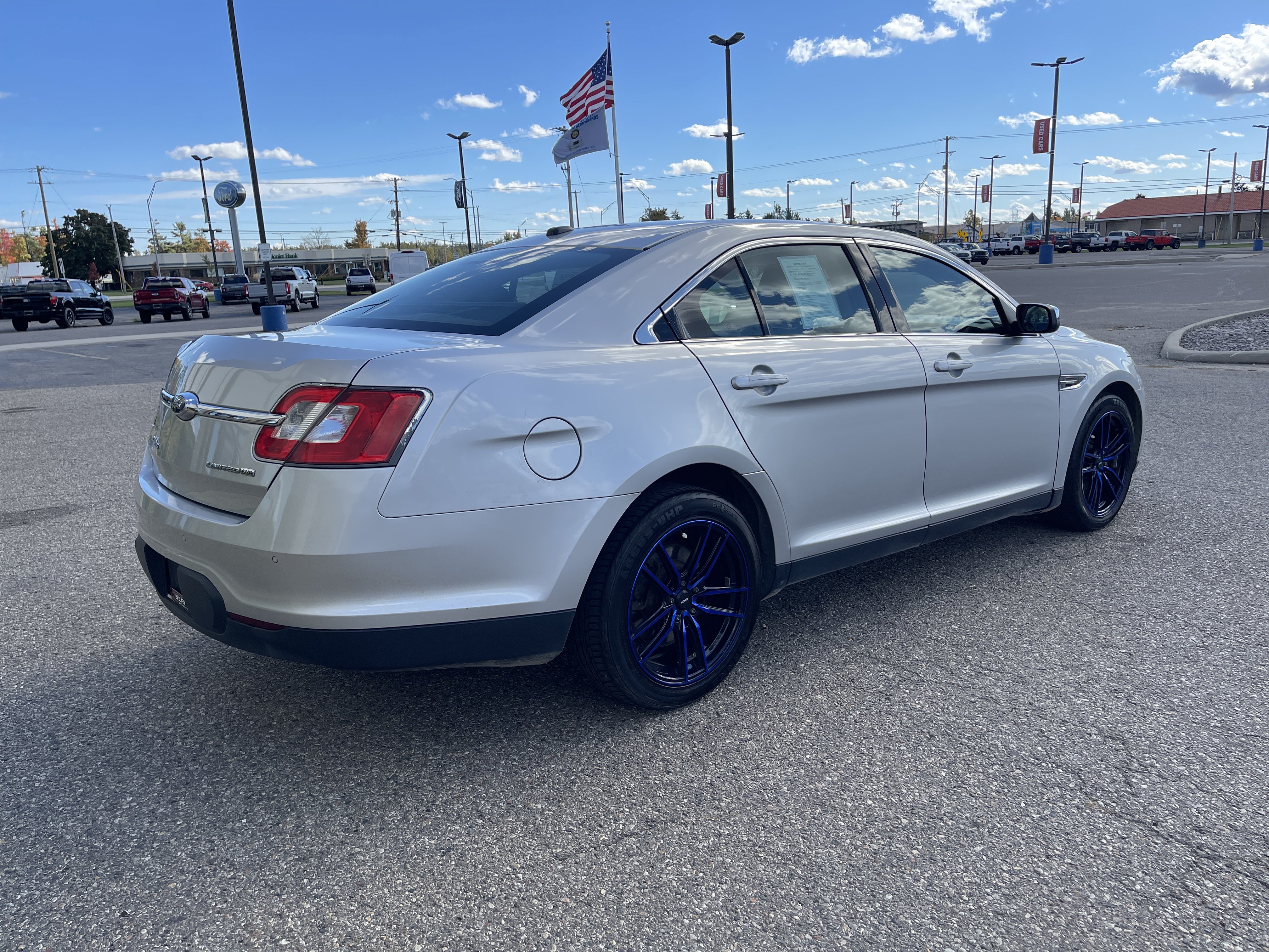 Used 2011 Ford Taurus Limited w/ 303A Rapid Spec Order Code AWD/4WD image 4