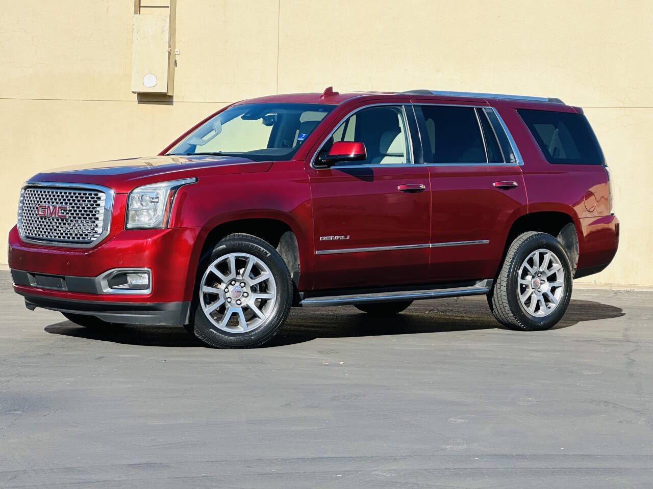 Used 2016 GMC Yukon Denali w/ Open Road Package AWD/4WD image 4