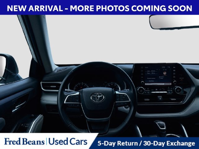 Used 2022 Toyota Highlander XLE AWD/4WD image 29