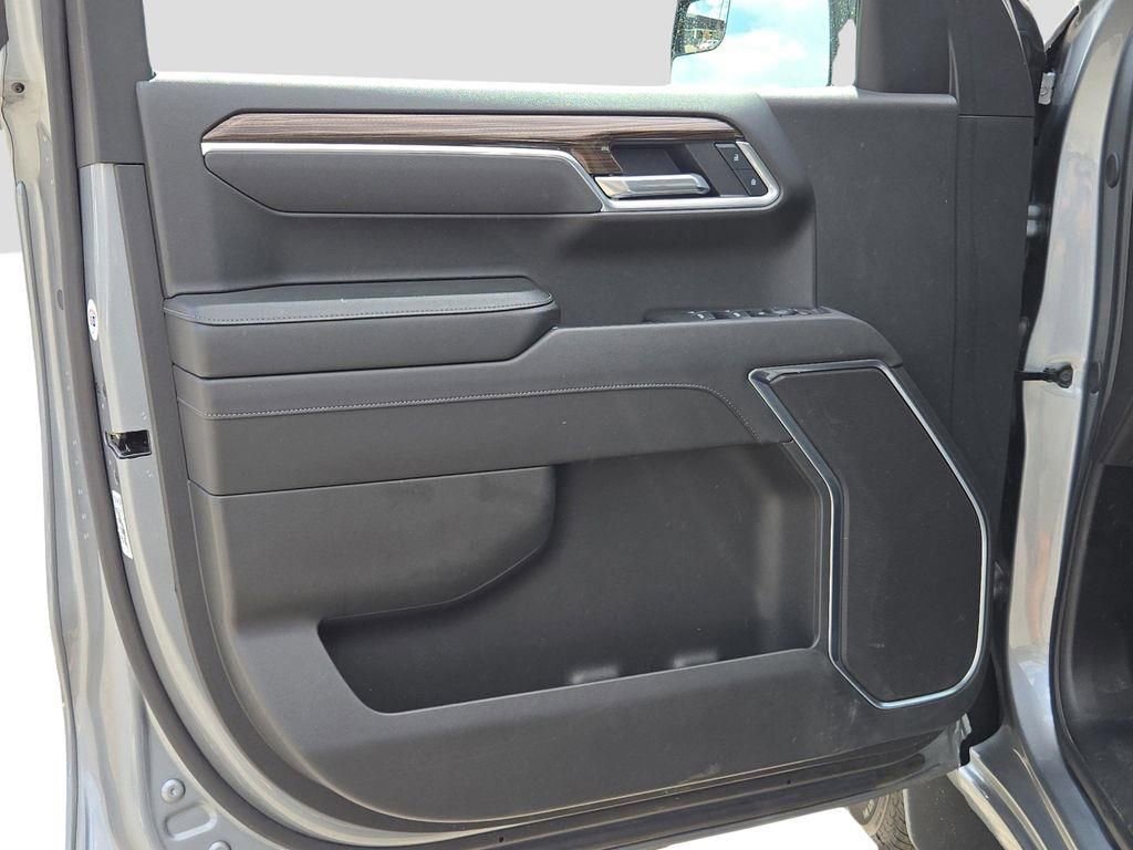 Used 2025 Chevrolet Silverado 1500 LT image 16