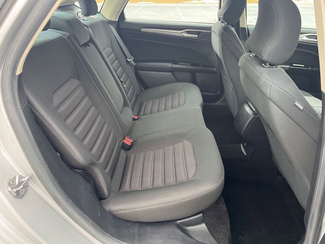 Used 2017 Ford Fusion SE image 23