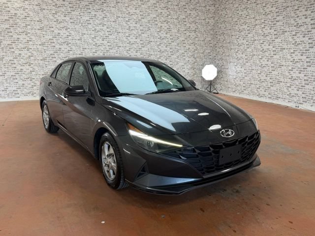 Used 2021 Hyundai Elantra SE FWD image 1