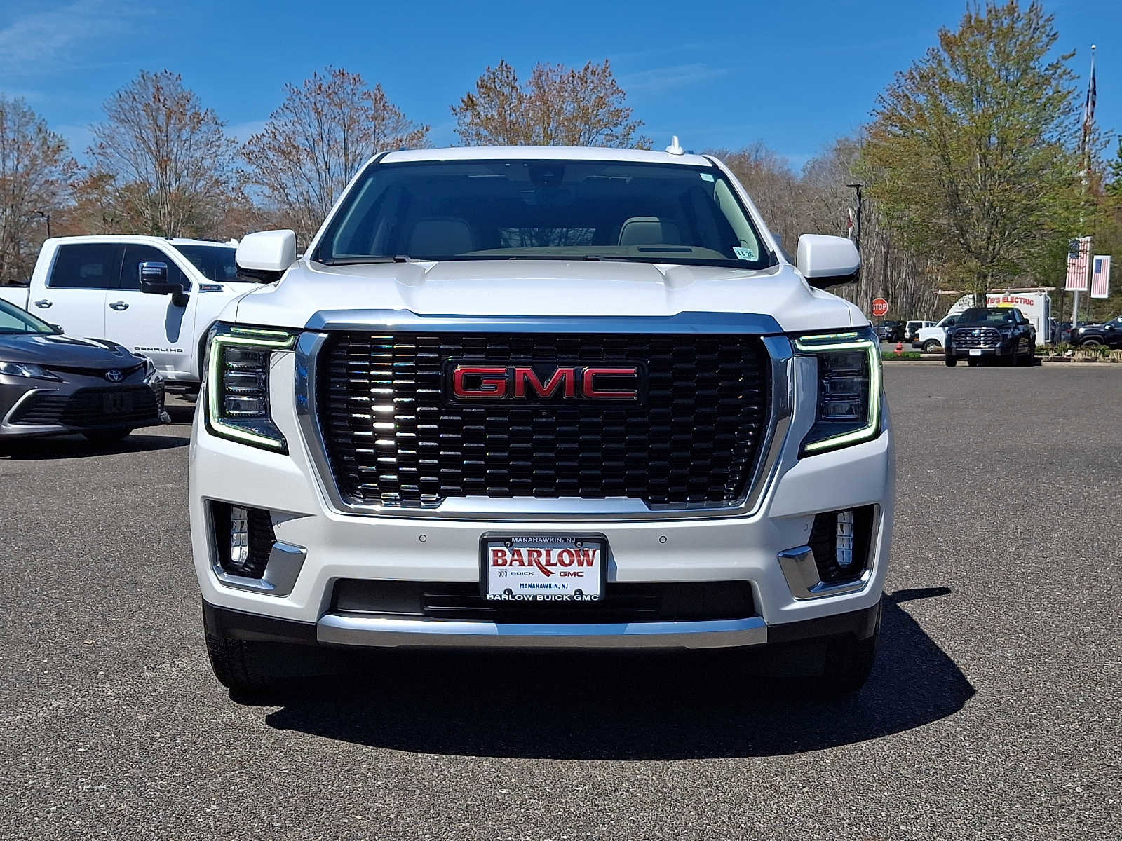 Used 2022 GMC Yukon Denali w/ Denali Premium Package AWD/4WD image 2