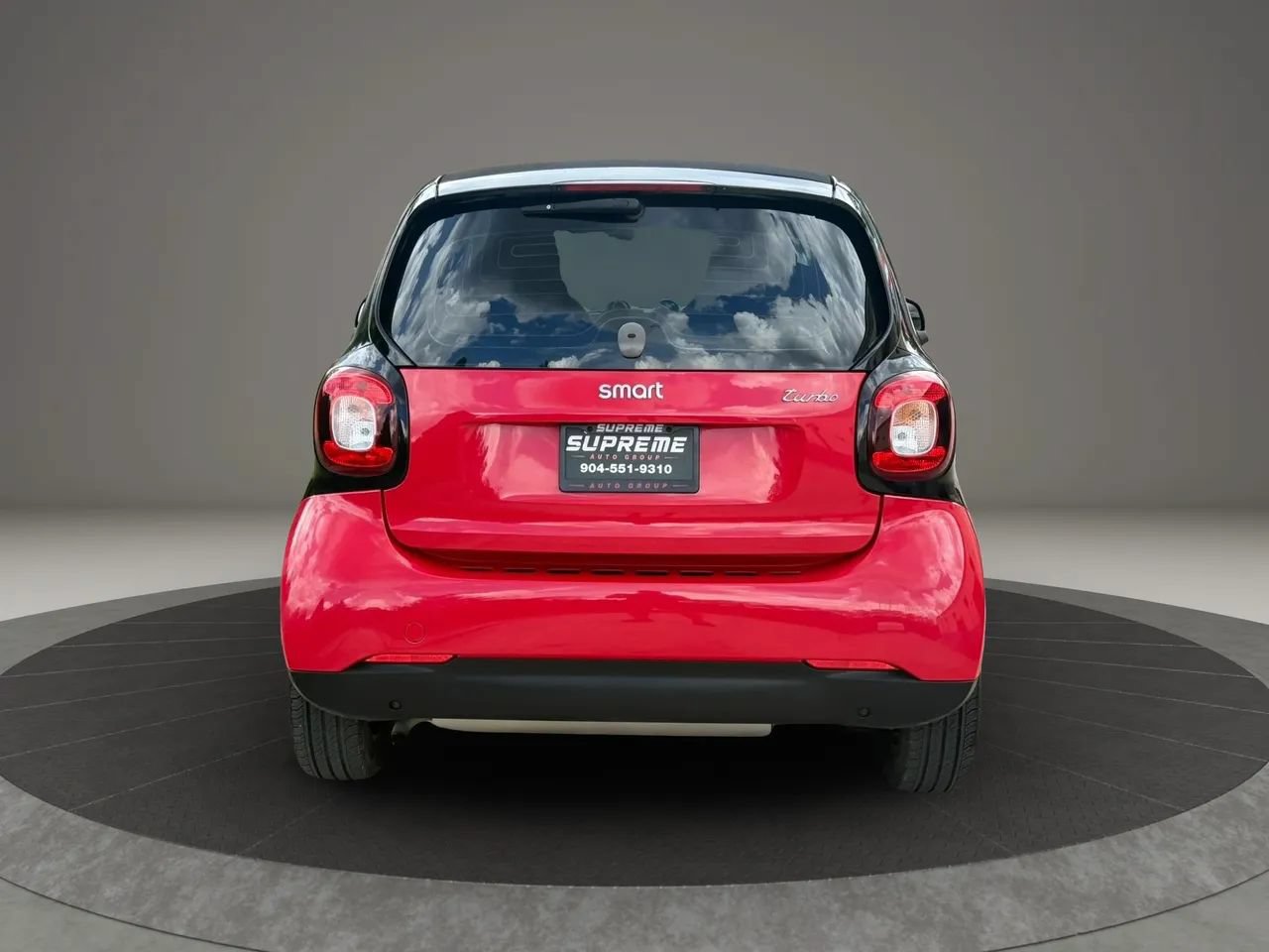 Used 2017 smart fortwo passion RWD image 4