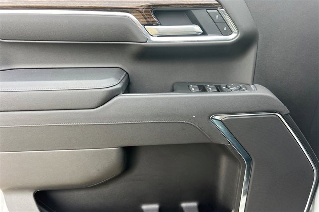 Used 2025 GMC Sierra 1500 Elevation image 11