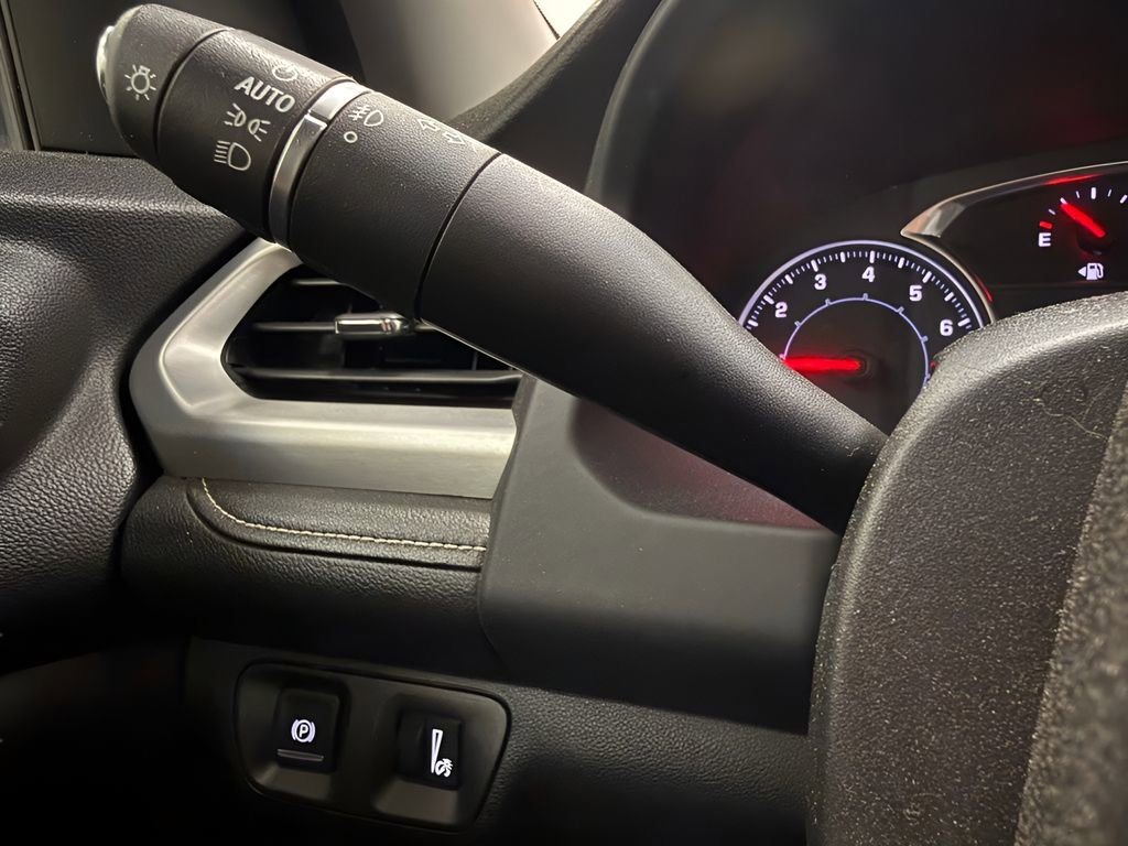 Used 2020 GMC Acadia SLT FWD image 20