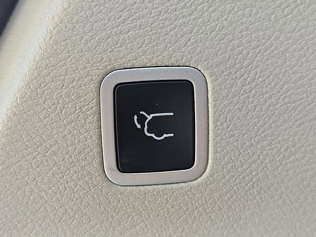 Used 2024 Chrysler Pacifica Touring-L image 27