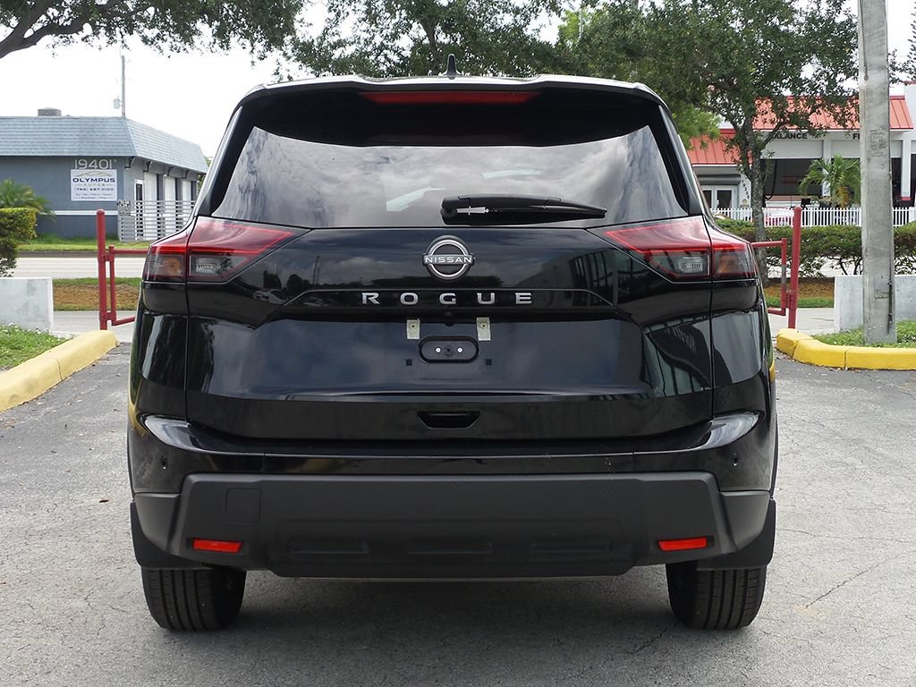 Used 2024 Nissan Rogue S FWD image 9