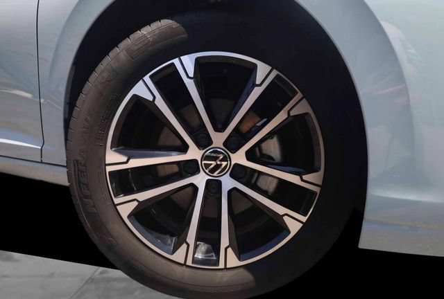 Used 2025 Volkswagen Jetta Sport FWD image 3