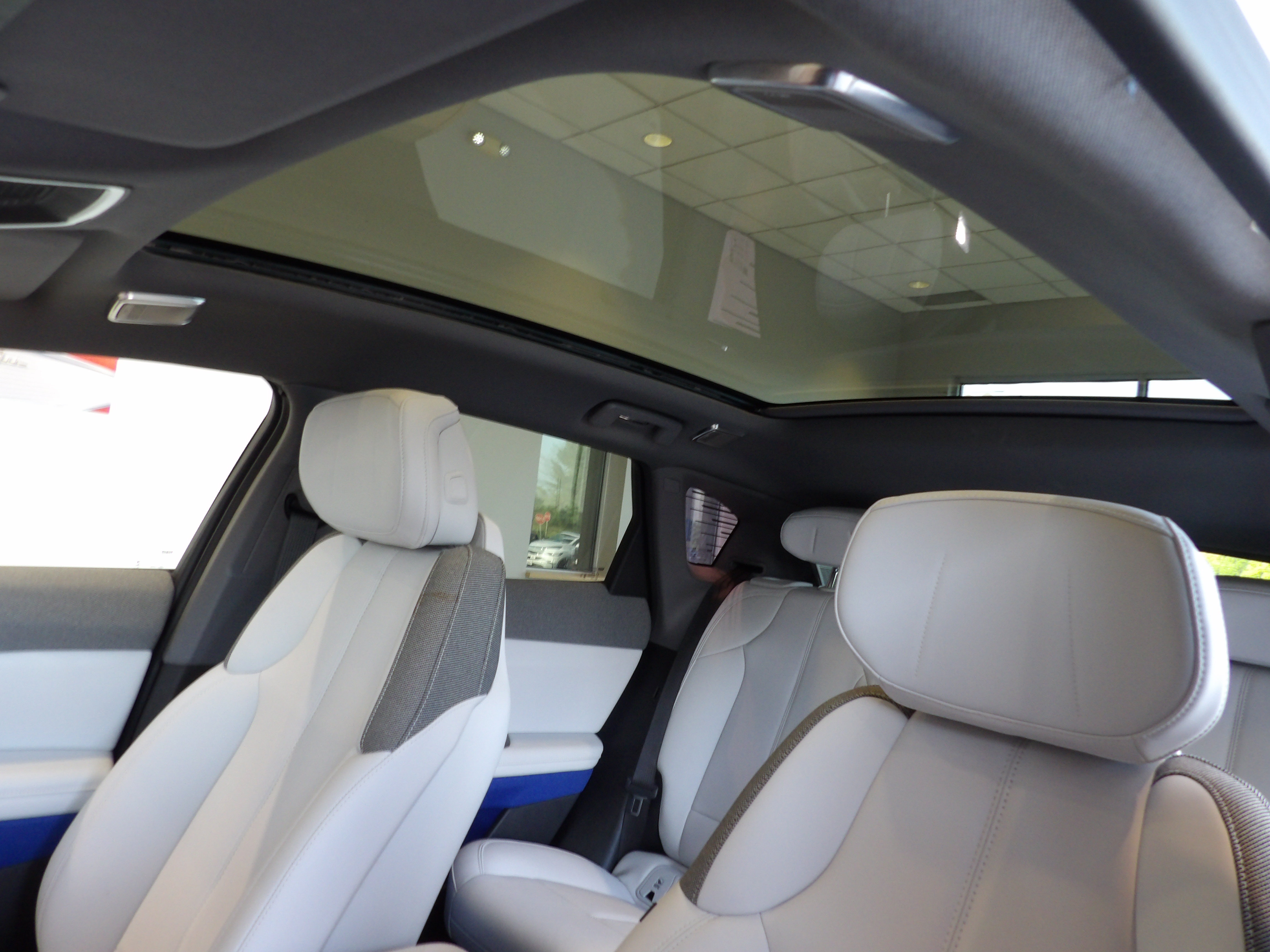 Used 2025 Cadillac Optiq Luxury 1 AWD/4WD image 17
