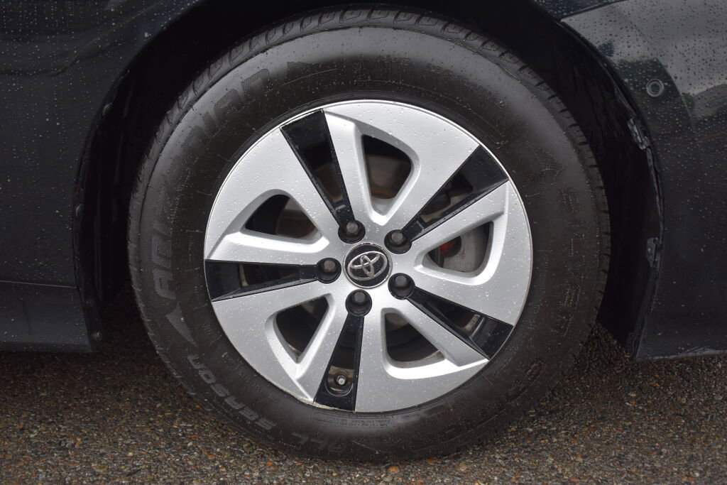 Used 2017 Toyota Prius Two w/ Prius Two Safety Plus Package FWD image 28
