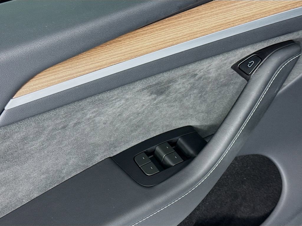 Used 2024 Tesla Model Y Long Range image 24