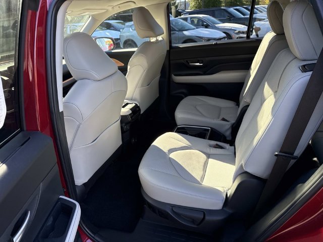 Used 2026 Toyota Grand Highlander AWD image 17