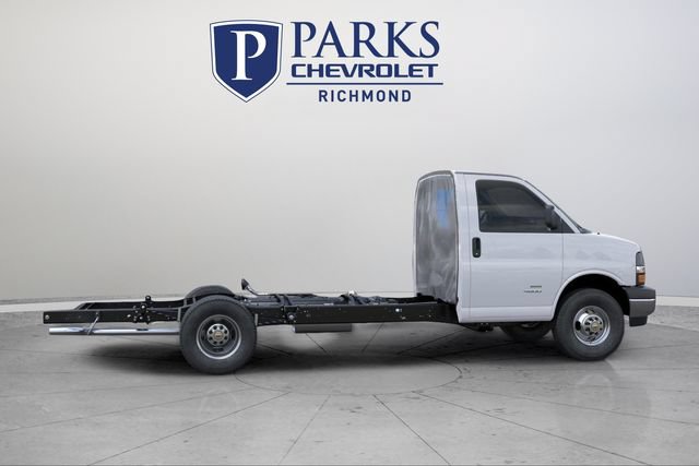 New 2025 Chevrolet Express 3500 w/ Power Convenience Package RWD image 6