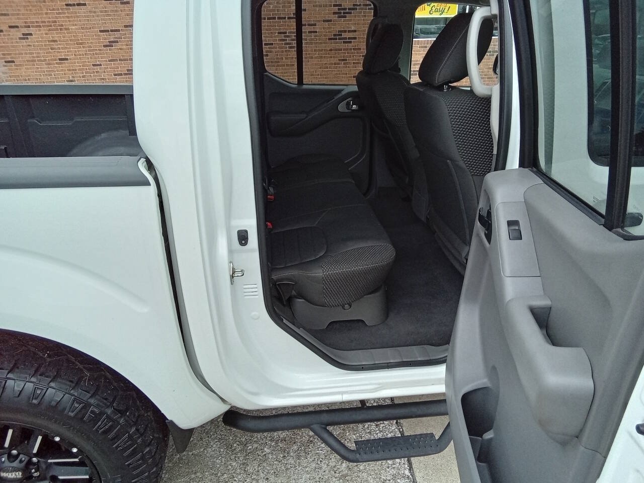 Used 2019 Nissan Frontier Desert Runner RWD image 6