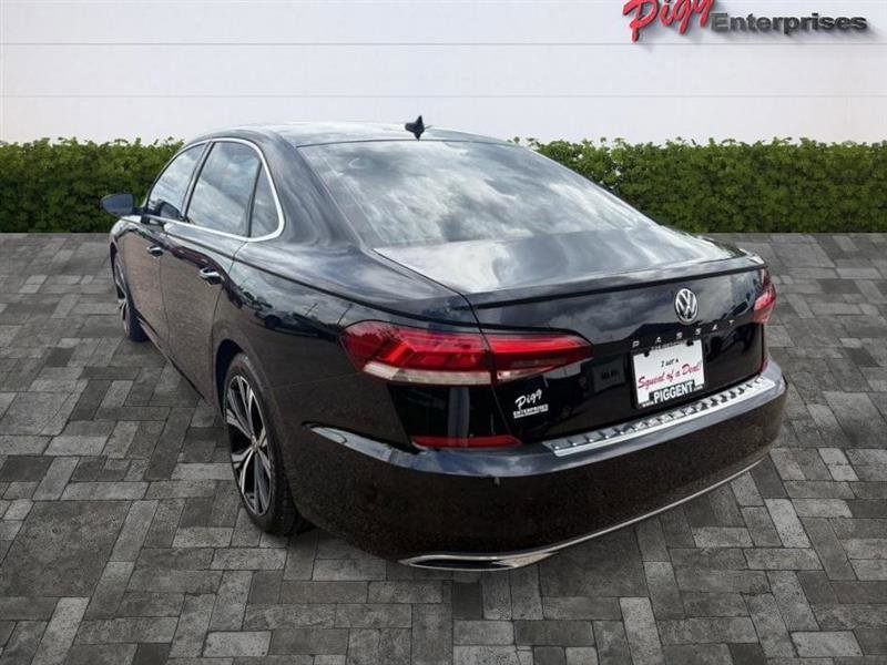 Used 2021 Volkswagen Passat 2.0T SE image 2
