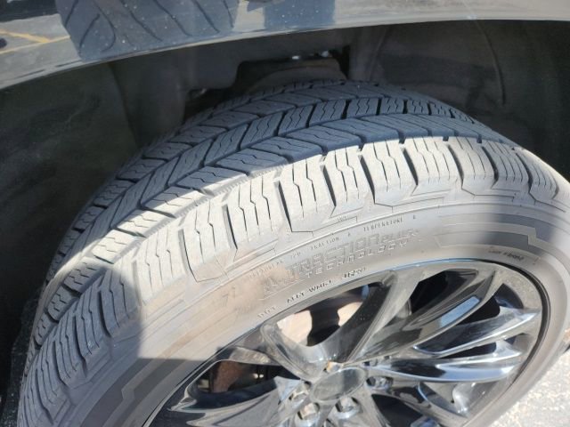Used 2018 GMC Yukon XL SLT w/ Open Road Package AWD/4WD image 5