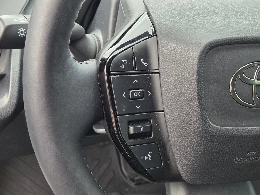 Used 2025 Toyota Prius FWD image 25