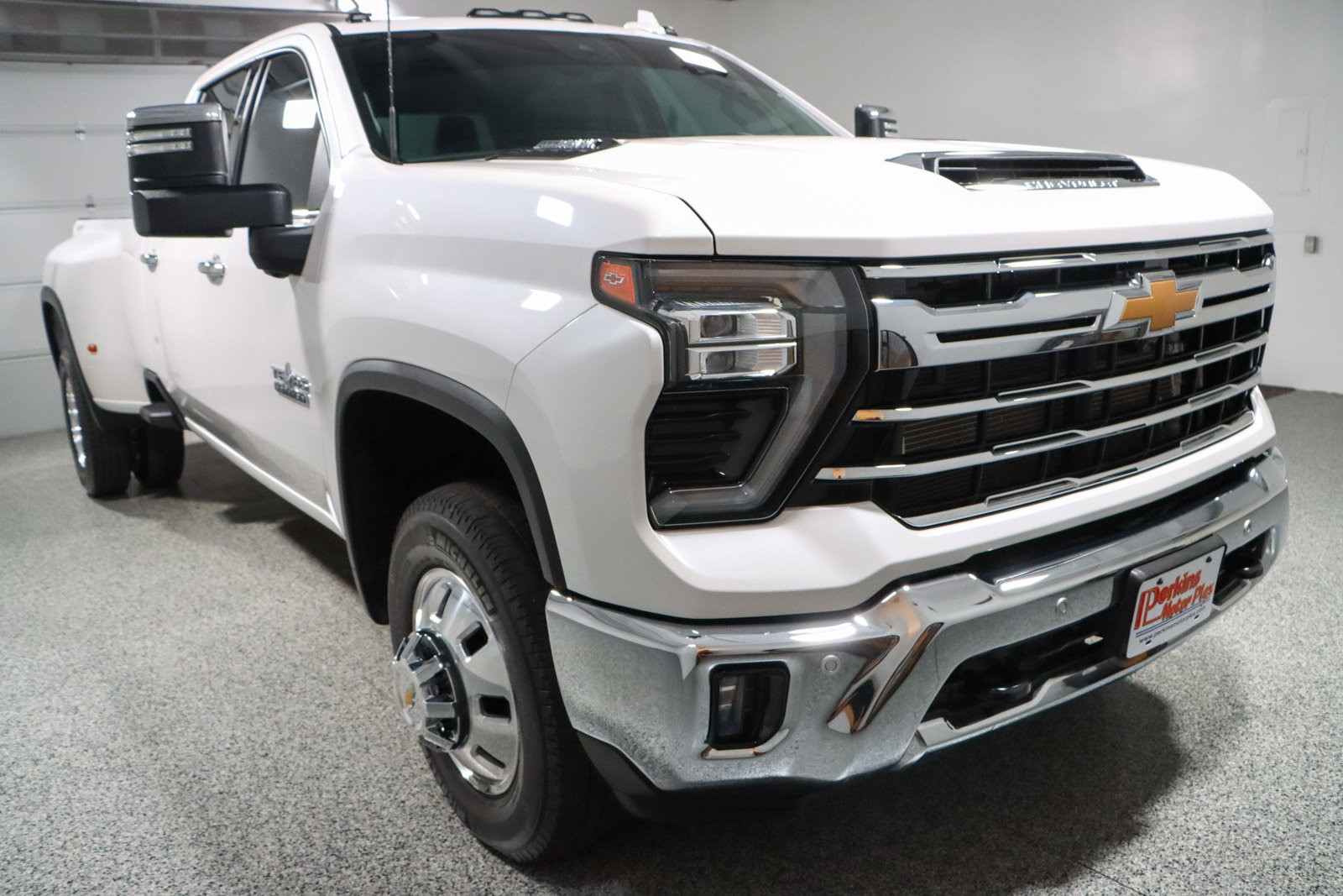 Used 2024 Chevrolet Silverado 3500 LTZ w/ LTZ Texas Edition image 5