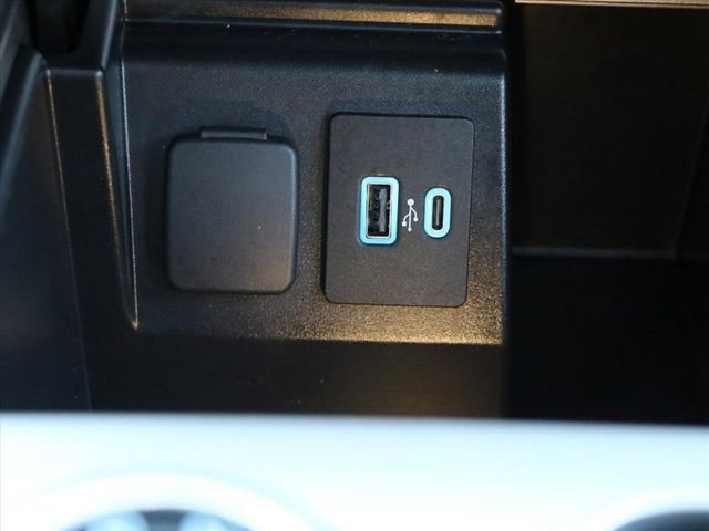 Used 2022 Ford Explorer XLT w/ Equipment Group 202A image 28