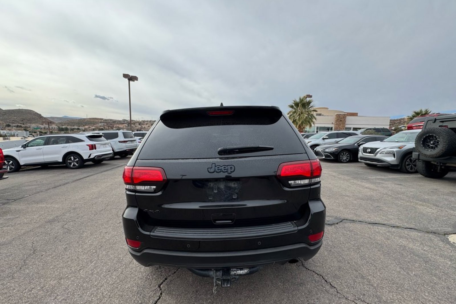 Used 2019 Jeep Grand Cherokee Laredo image 4