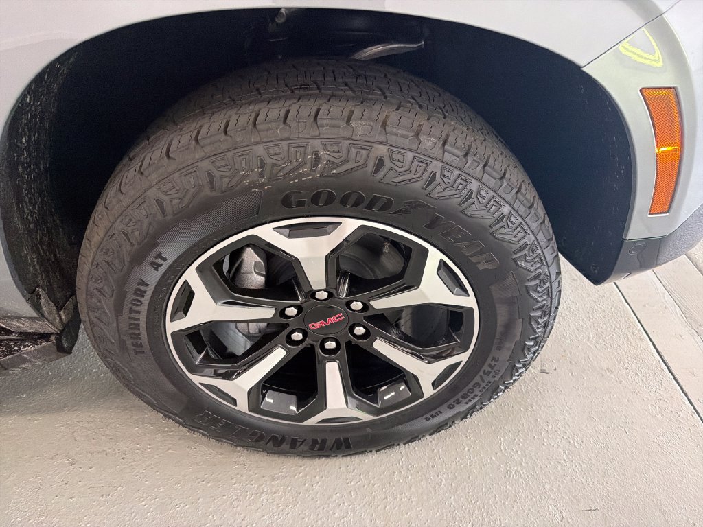New 2026 GMC Yukon XL AT4 w/ LPO, Floor Liner Package AWD/4WD image 4