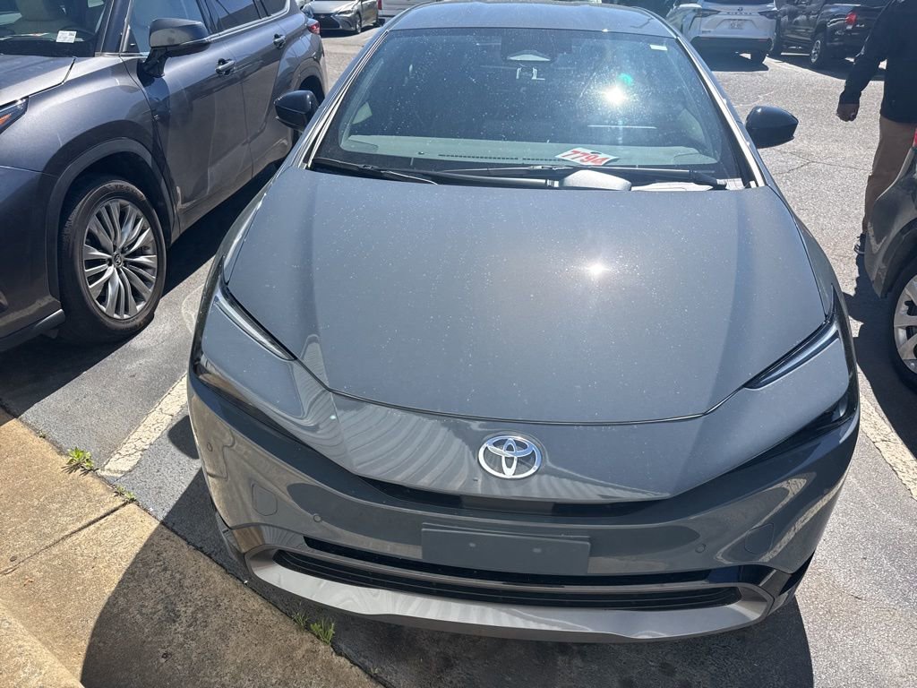 Used 2024 Toyota Prius XLE image 2