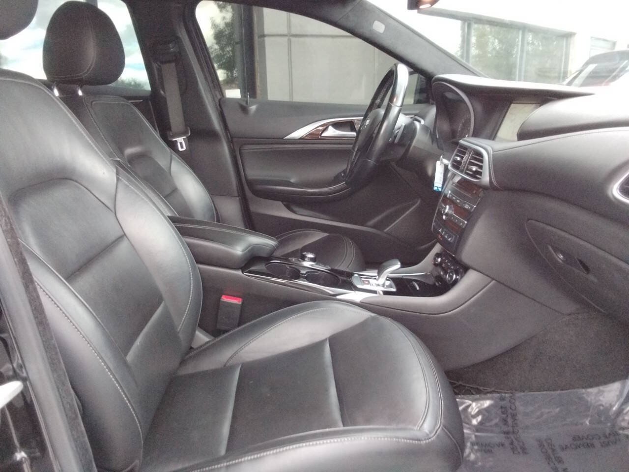 Used 2017 INFINITI QX30 Premium w/ Navigation Package AWD/4WD image 13