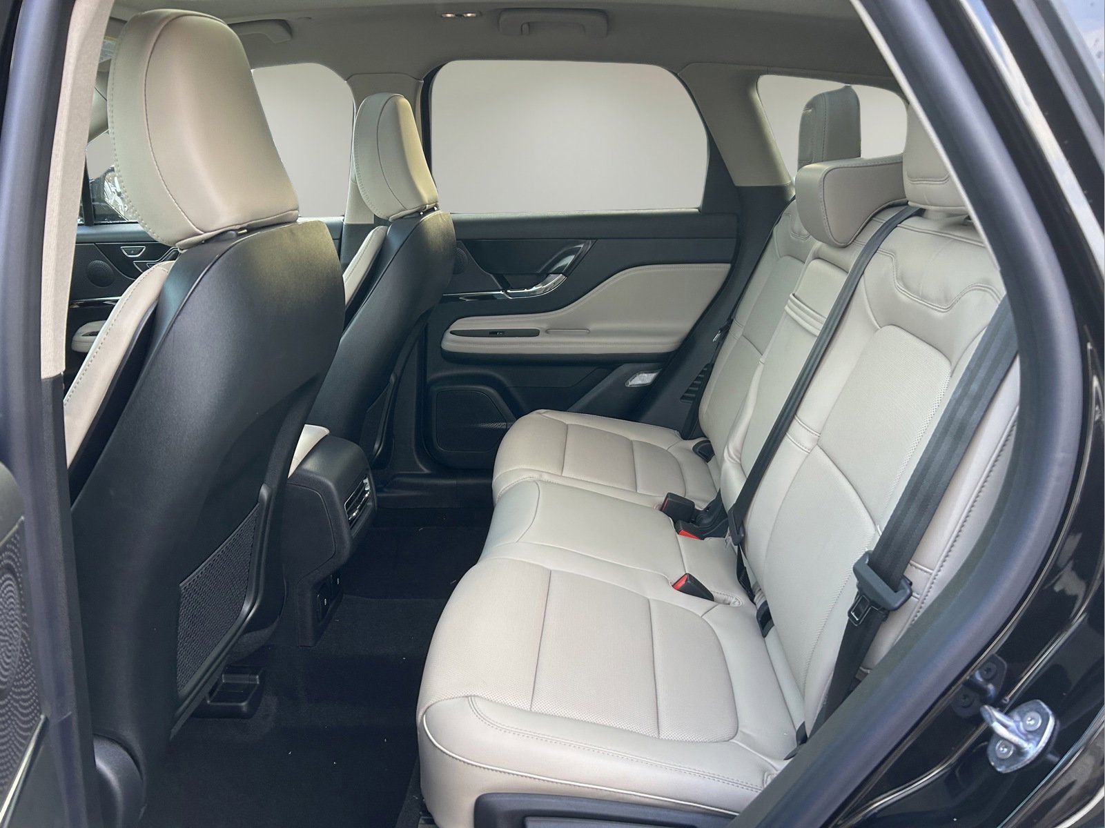 Used 2025 Lincoln Corsair Reserve image 16