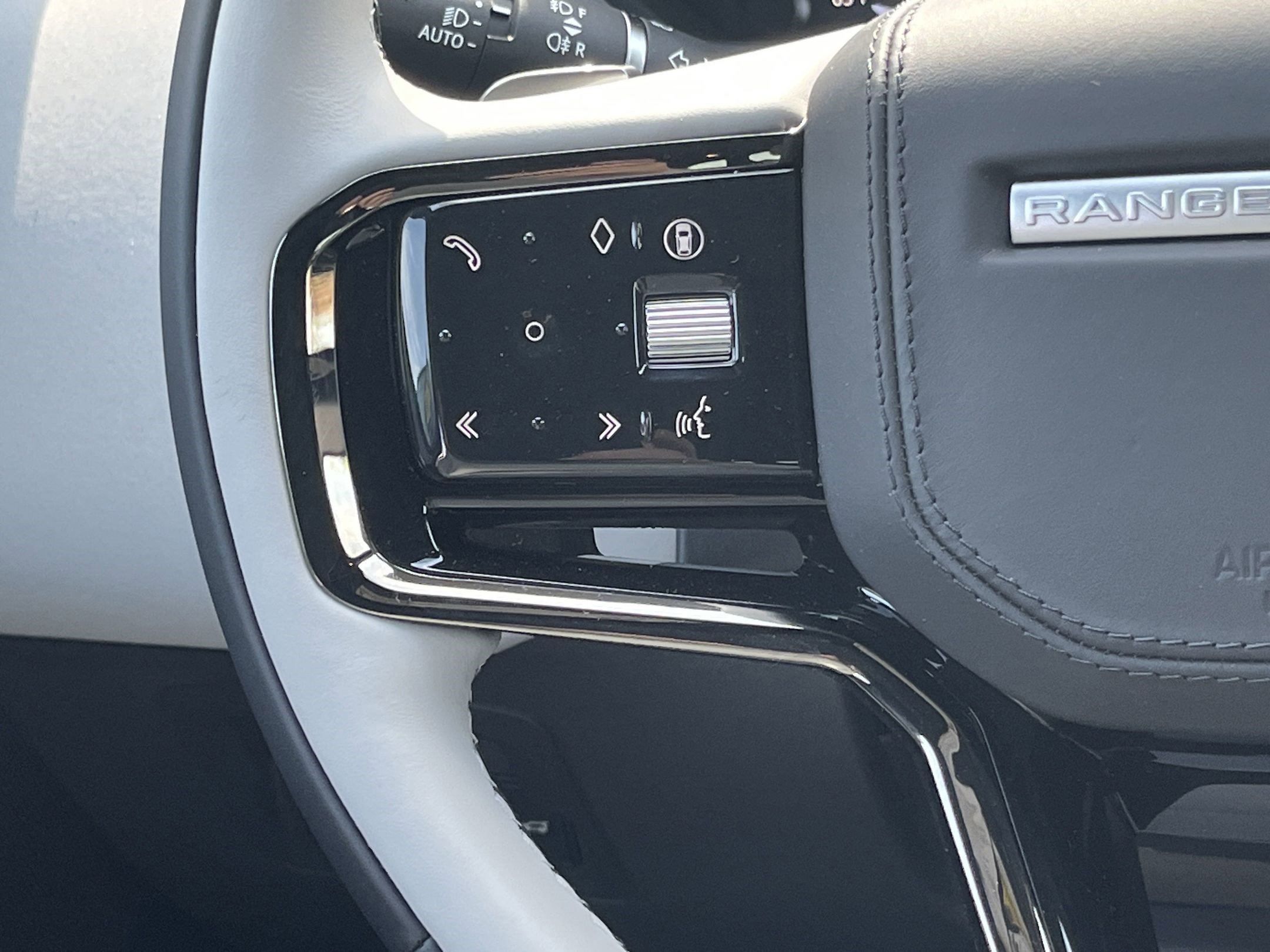 New 2026 Land Rover Range Rover Velar Dynamic SE AWD/4WD image 15