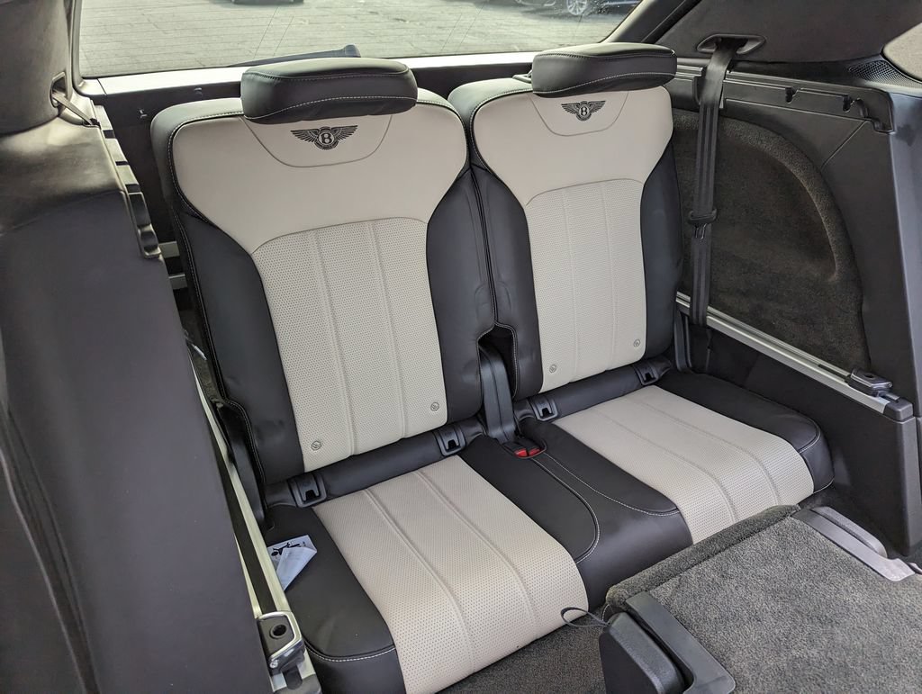 Used 2018 Bentley Bentayga AWD/4WD image 43