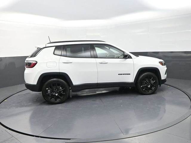 New 2026 Jeep Compass Latitude image 10