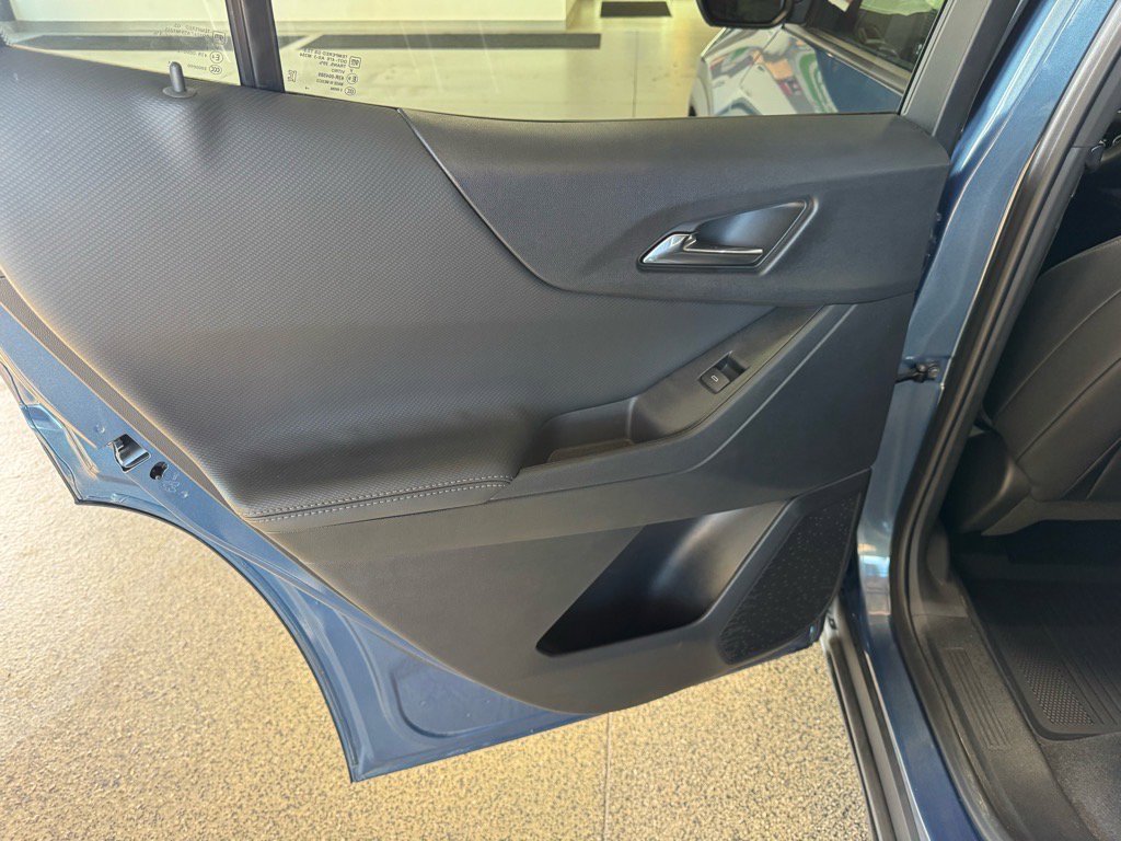 Used 2025 Chevrolet Equinox LT w/ Convenience Package II image 11