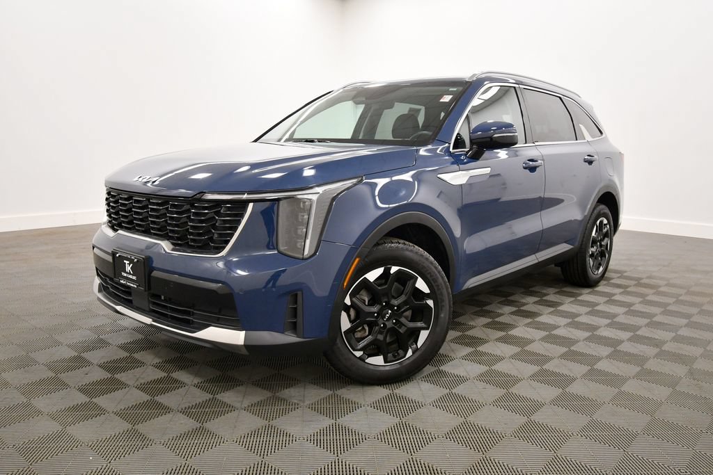 Certified 2024 Kia Sorento S AWD/4WD image 2