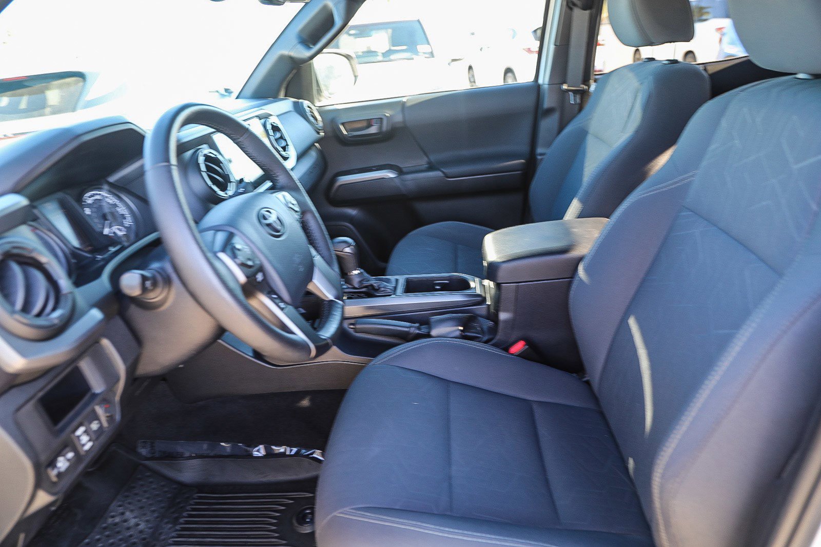 Used 2018 Toyota Tacoma TRD Off-Road image 19