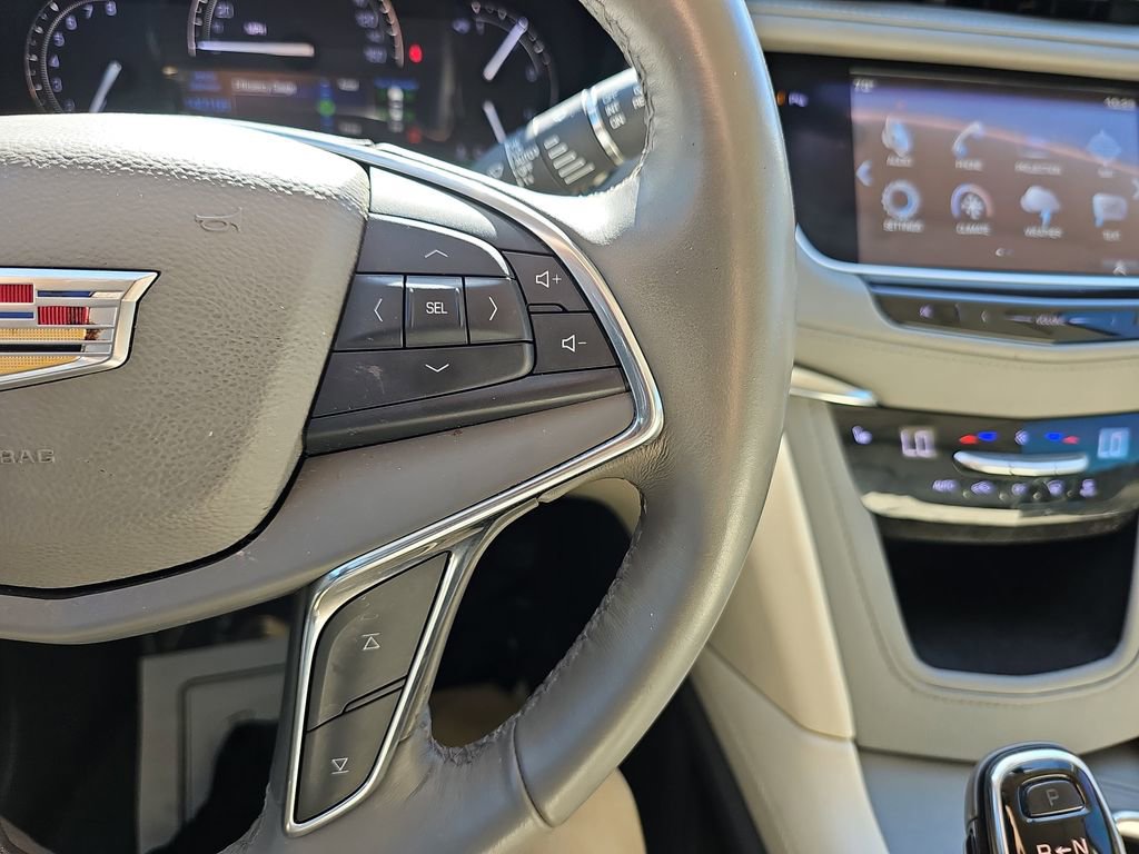 Used 2017 Cadillac XT5 Luxury w/ Driver Awareness Package image 22