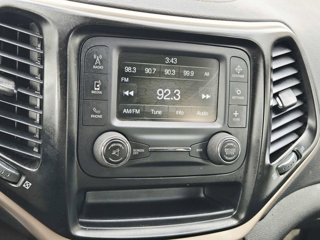 Used 2018 Jeep Cherokee Latitude image 24