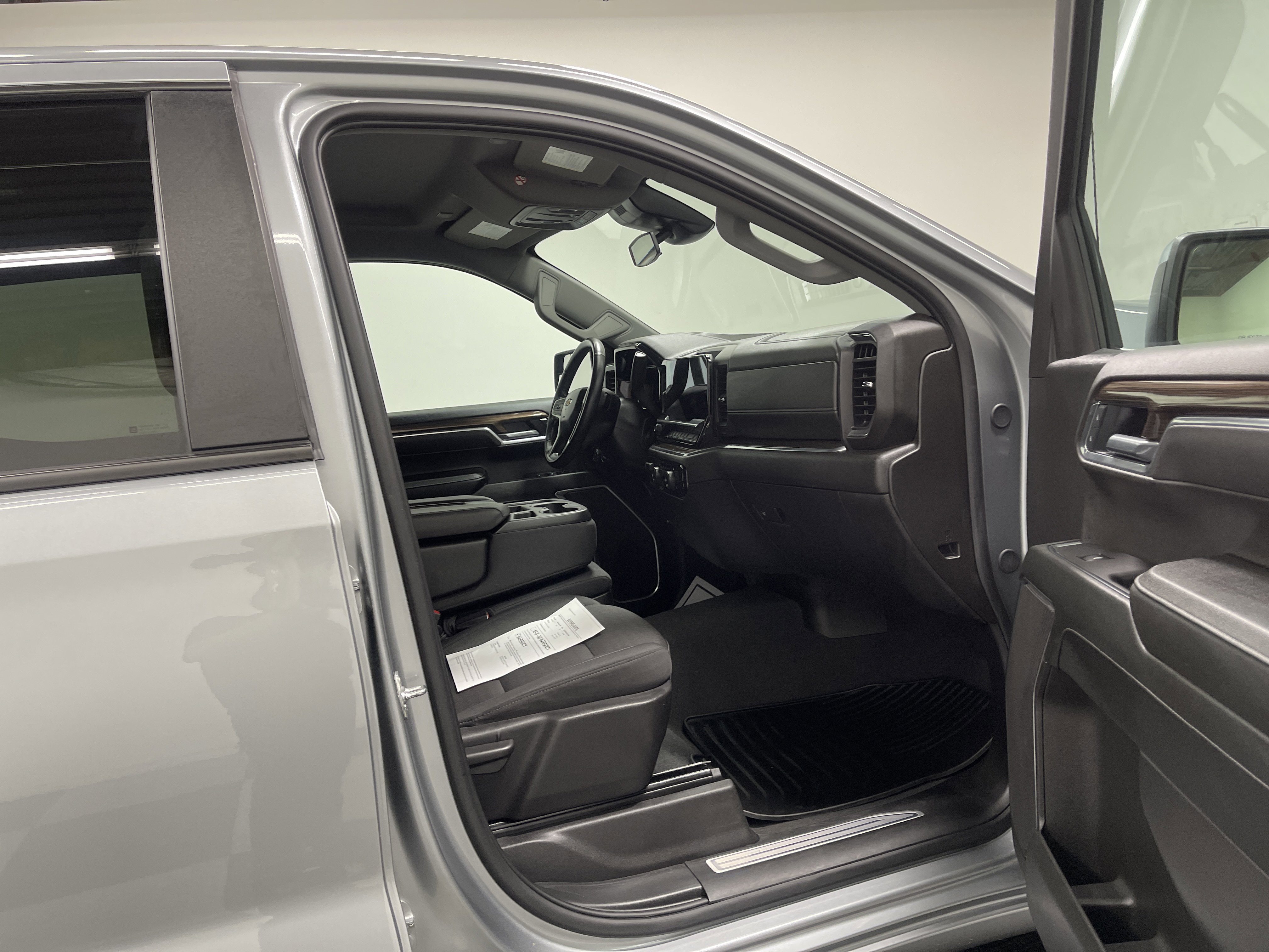 Used 2025 Chevrolet Silverado 1500 LT image 25