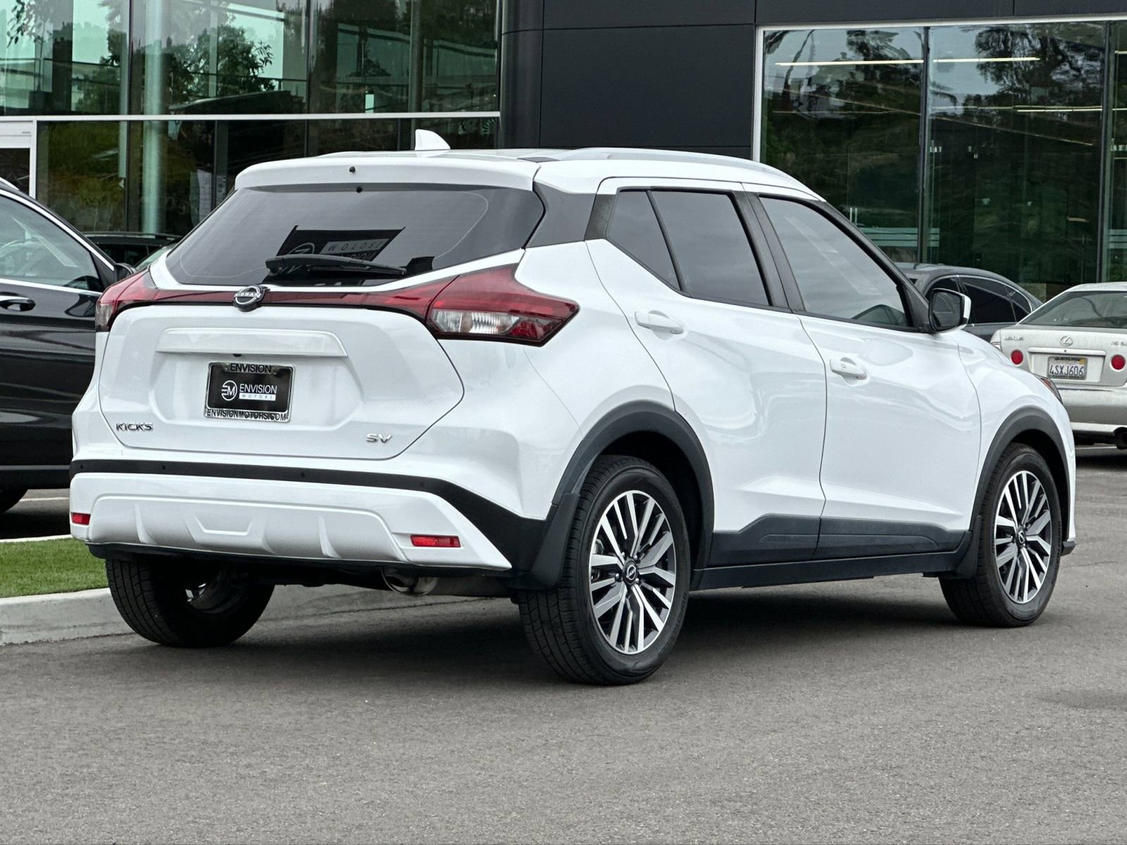 Used 2022 Nissan Kicks SV FWD image 3