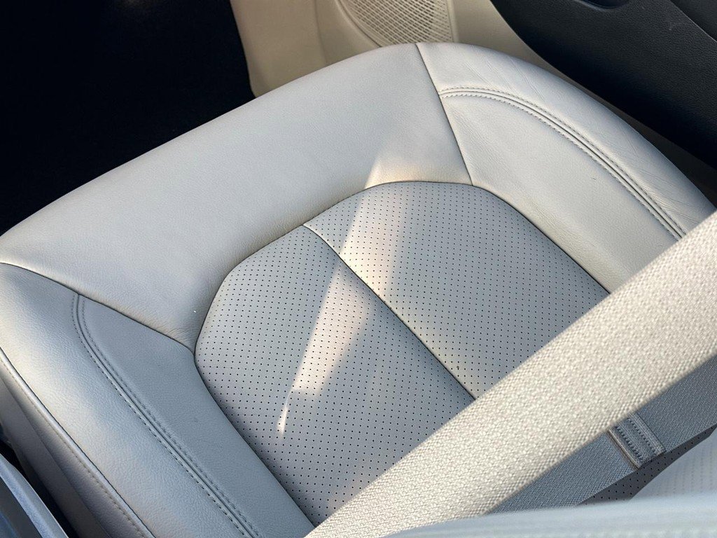 Used 2020 Chrysler Pacifica Touring-L Plus w/ Tire & Wheel Group FWD image 16