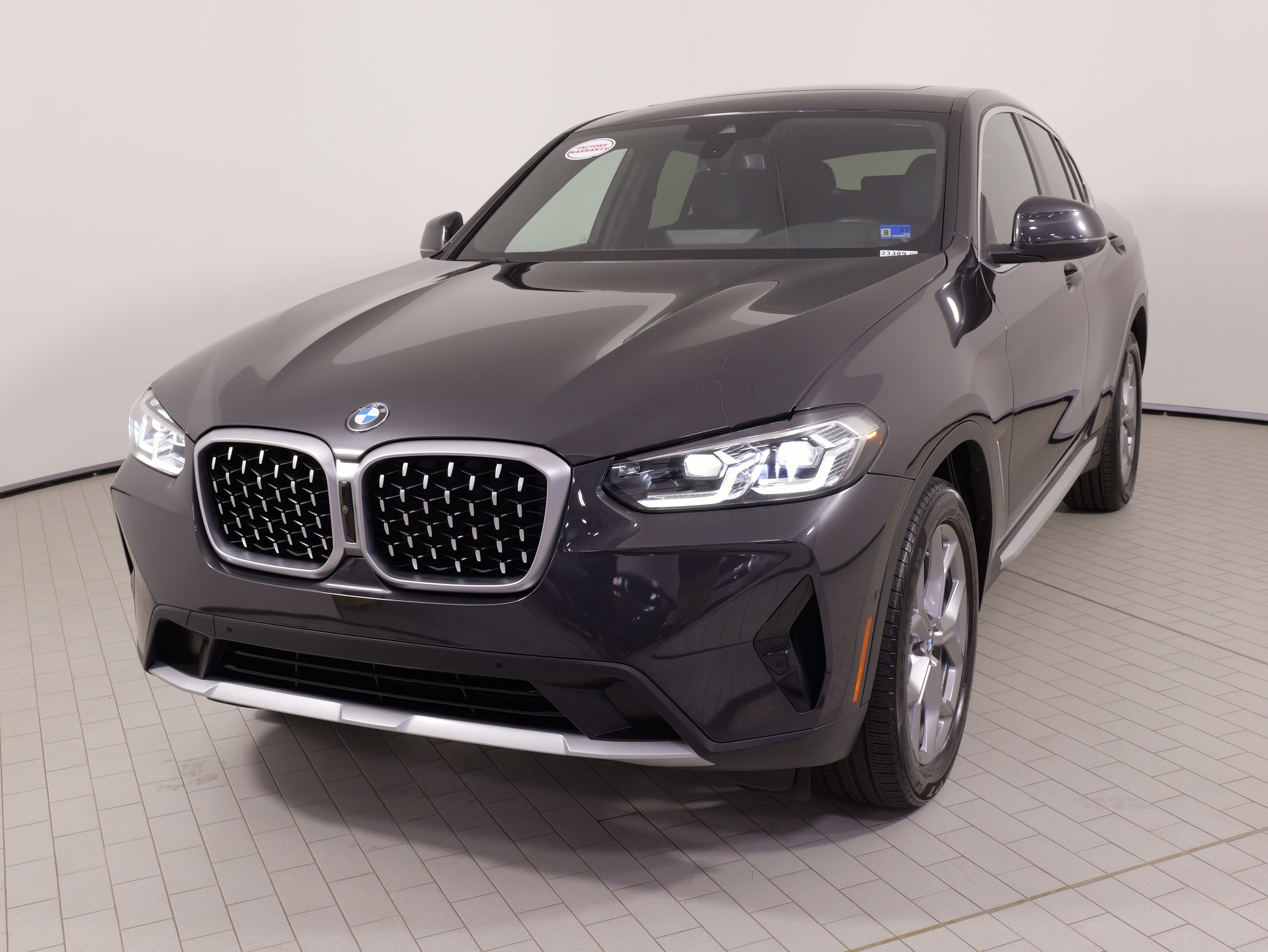 Used 2025 BMW X4 xDrive30i AWD/4WD image 5