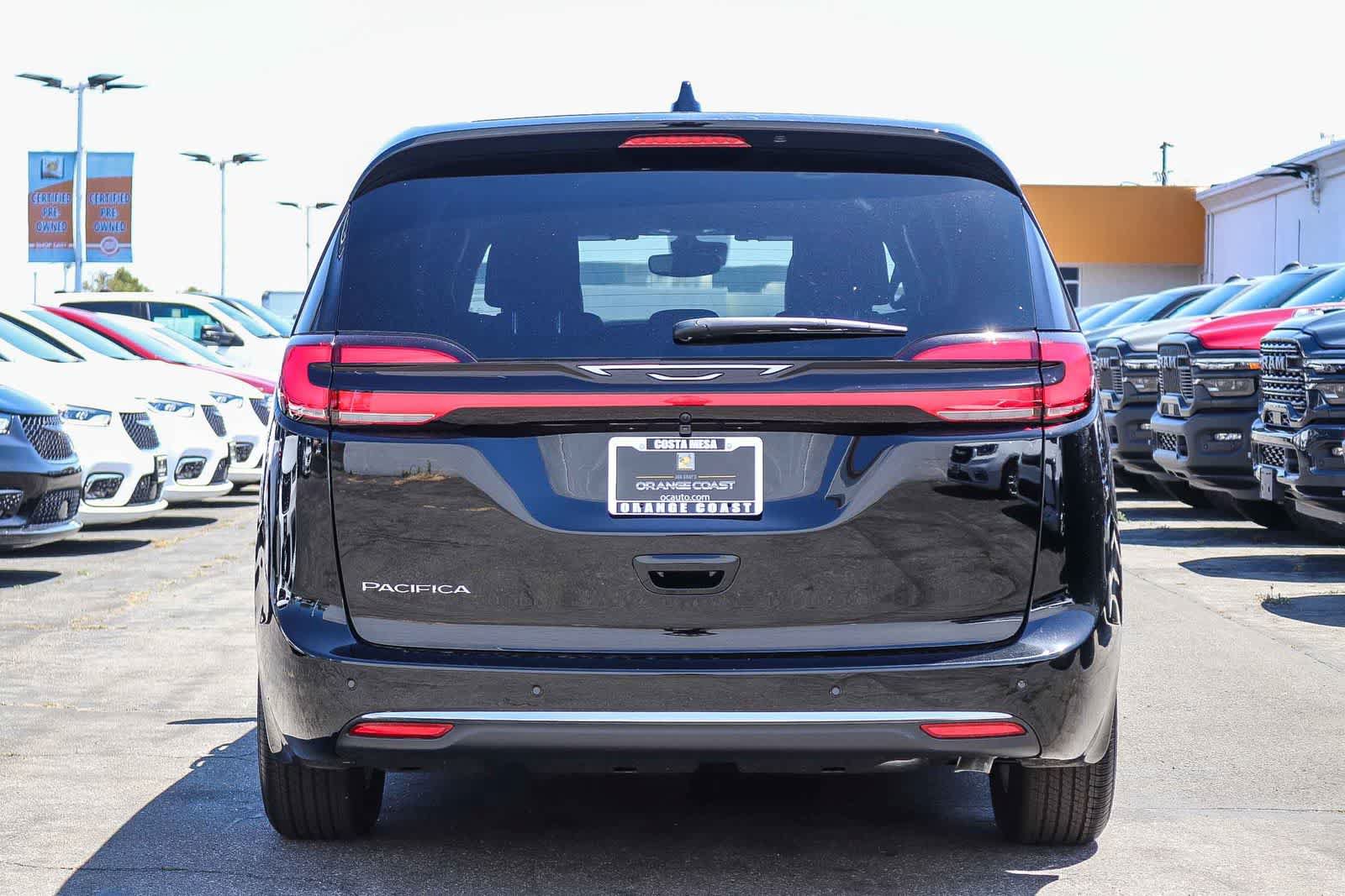 New 2027 Chrysler Pacifica Select FWD image 5