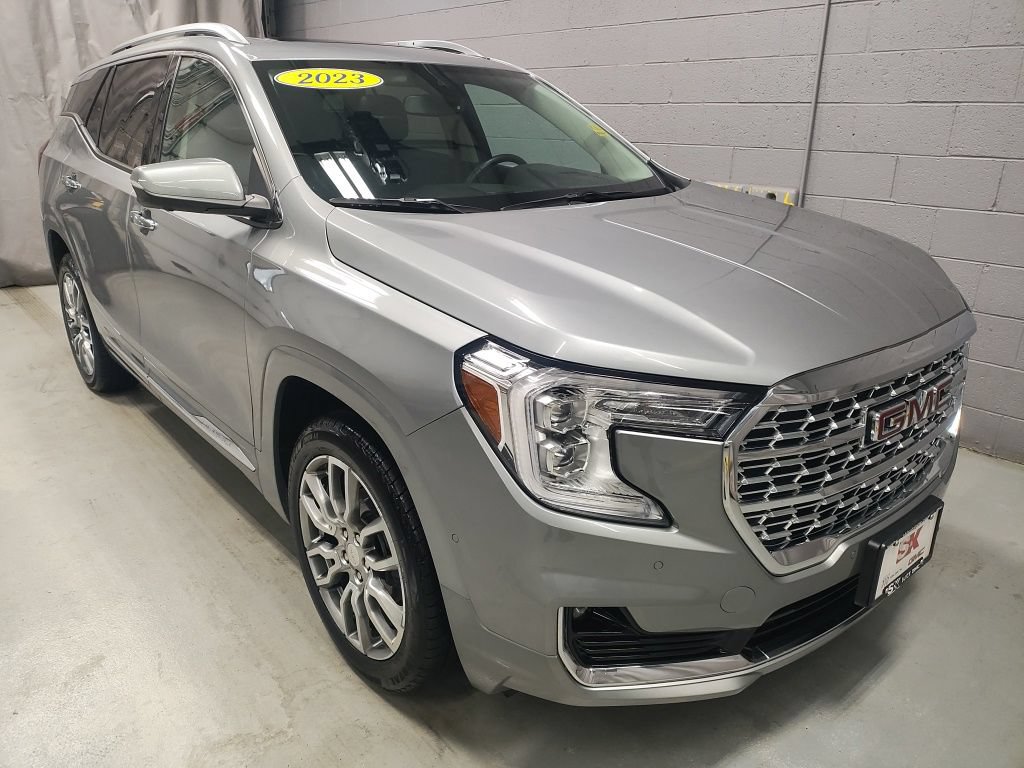 Used 2023 GMC Terrain Denali w/ Denali Premium Package AWD/4WD image 5