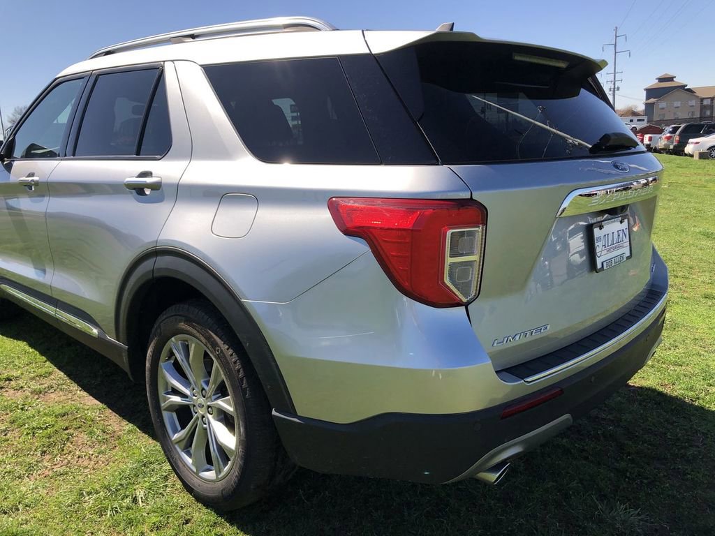 Used 2023 Ford Explorer Limited AWD/4WD image 4