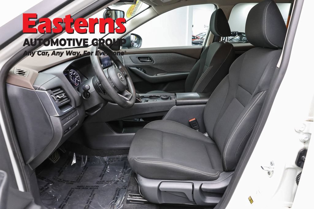 Used 2023 Nissan Rogue S AWD/4WD image 14
