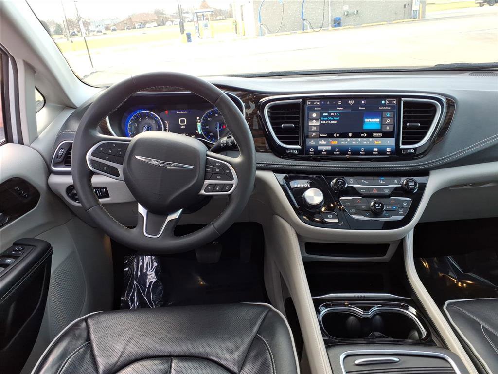 Used 2023 Chrysler Pacifica Limited image 21