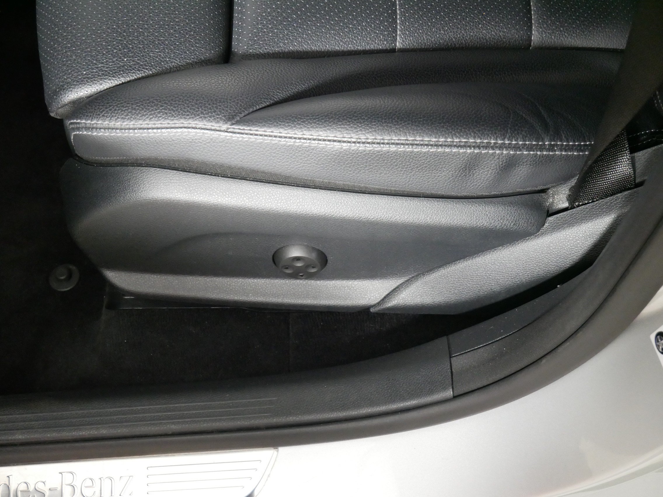 Used 2018 Mercedes-Benz GLC 300 4MATIC image 20