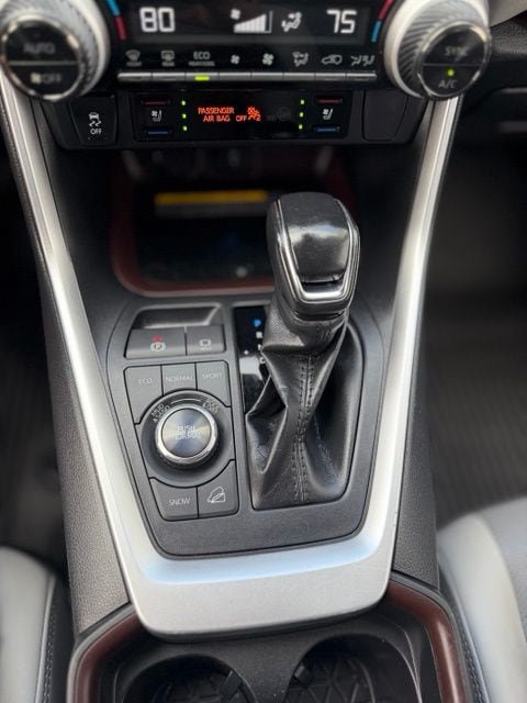 Used 2020 Toyota RAV4 Limited AWD/4WD image 16