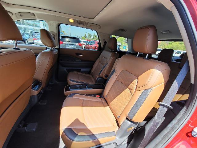 Used 2022 Nissan Pathfinder Platinum FWD image 24